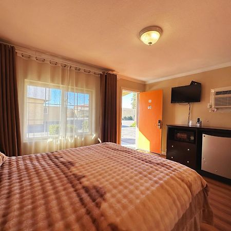 Royal Inn And Suites Hemet Buitenkant foto
