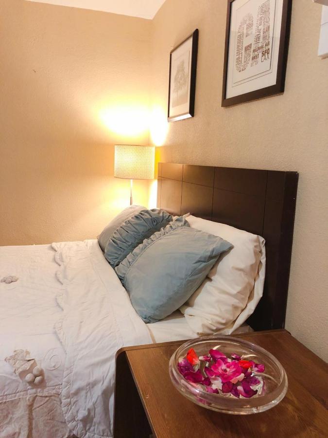Royal Inn And Suites Hemet Buitenkant foto