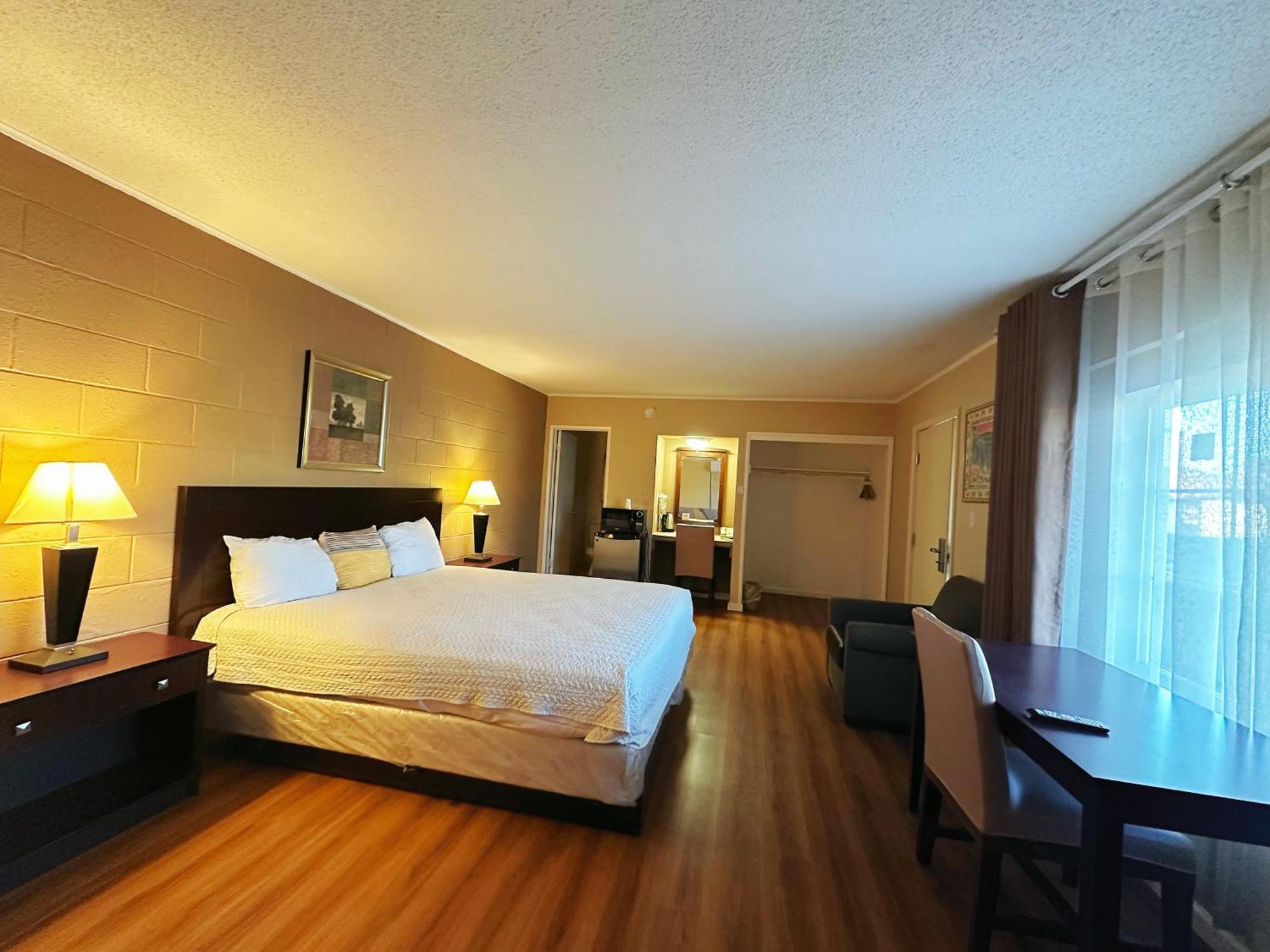 Royal Inn And Suites Hemet Buitenkant foto