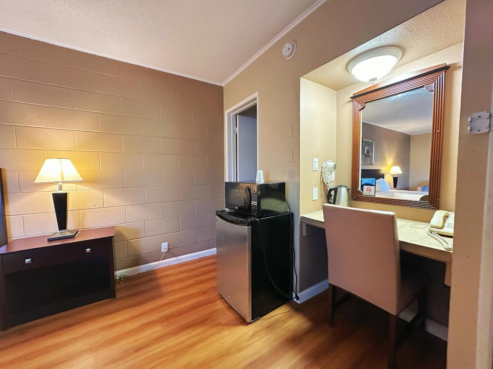 Royal Inn And Suites Hemet Buitenkant foto