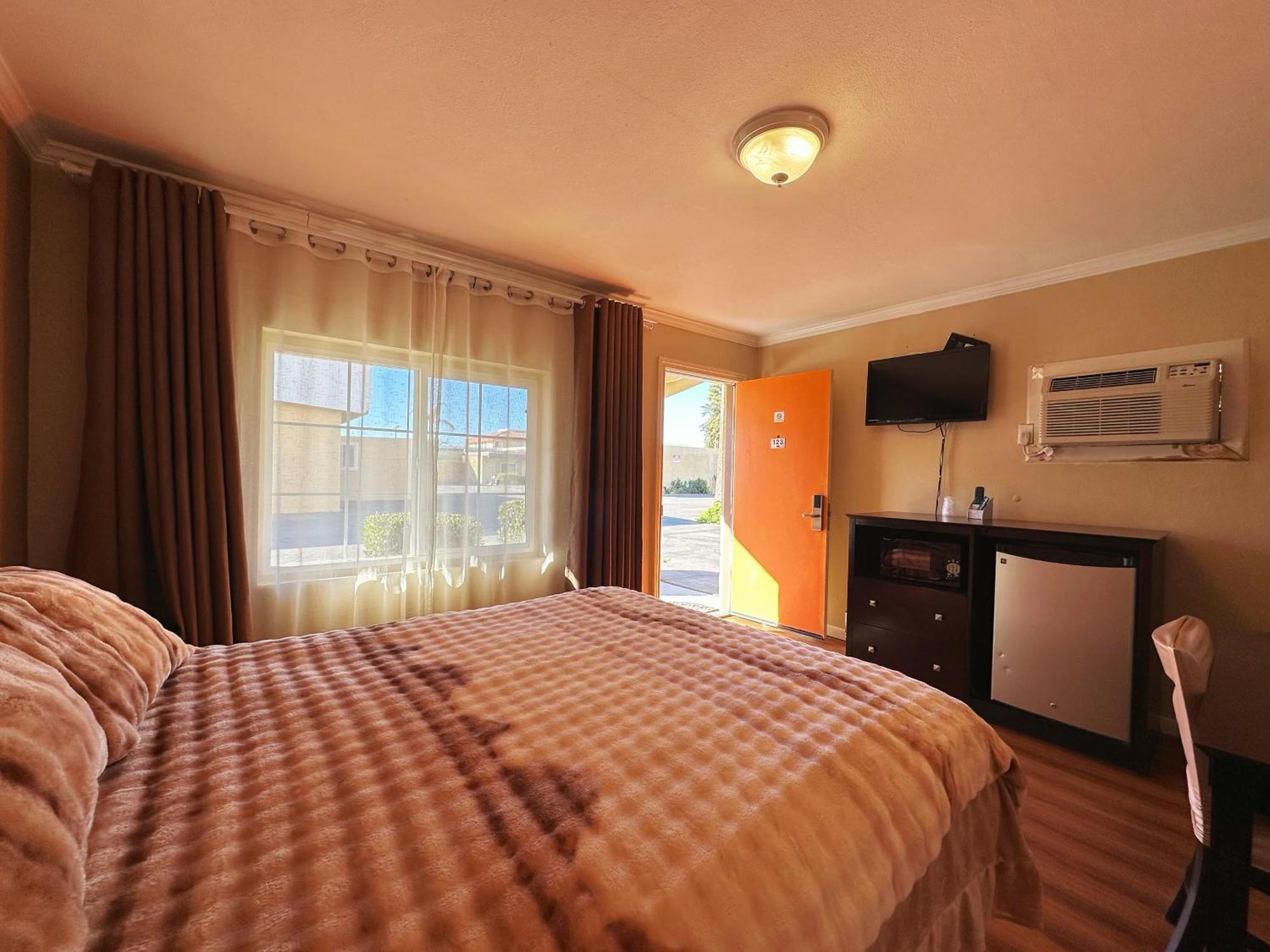 Royal Inn And Suites Hemet Buitenkant foto