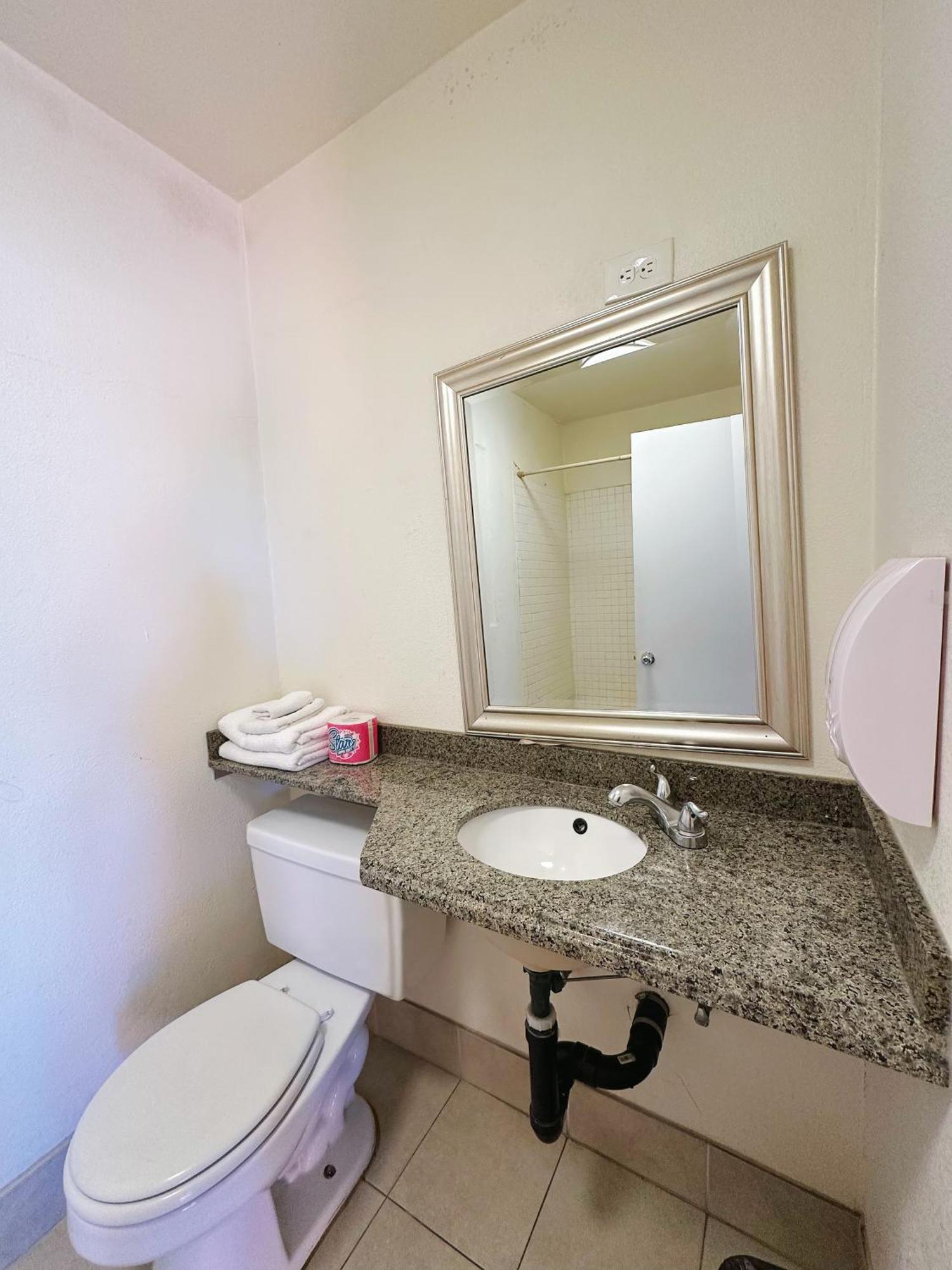 Royal Inn And Suites Hemet Buitenkant foto