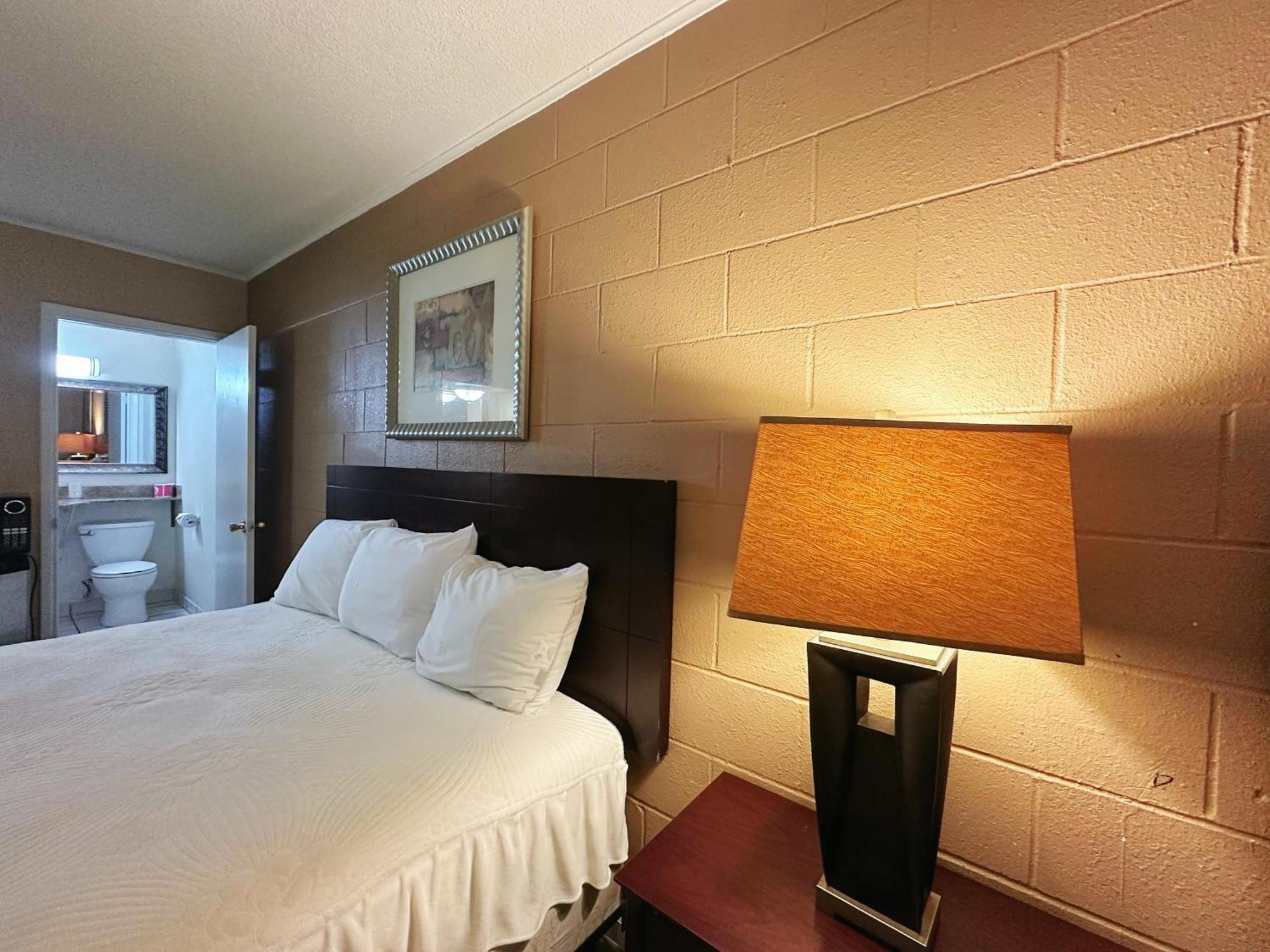 Royal Inn And Suites Hemet Buitenkant foto