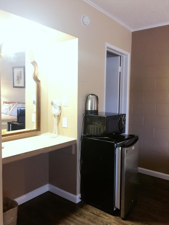 Royal Inn And Suites Hemet Buitenkant foto
