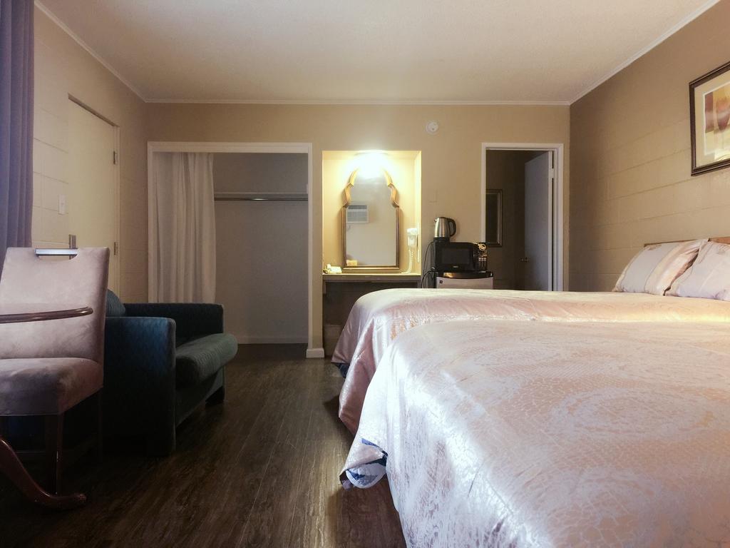 Royal Inn And Suites Hemet Buitenkant foto
