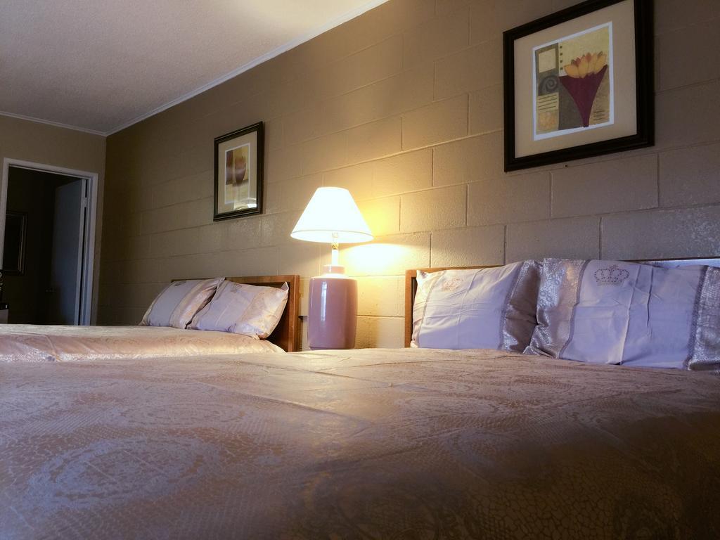 Royal Inn And Suites Hemet Buitenkant foto