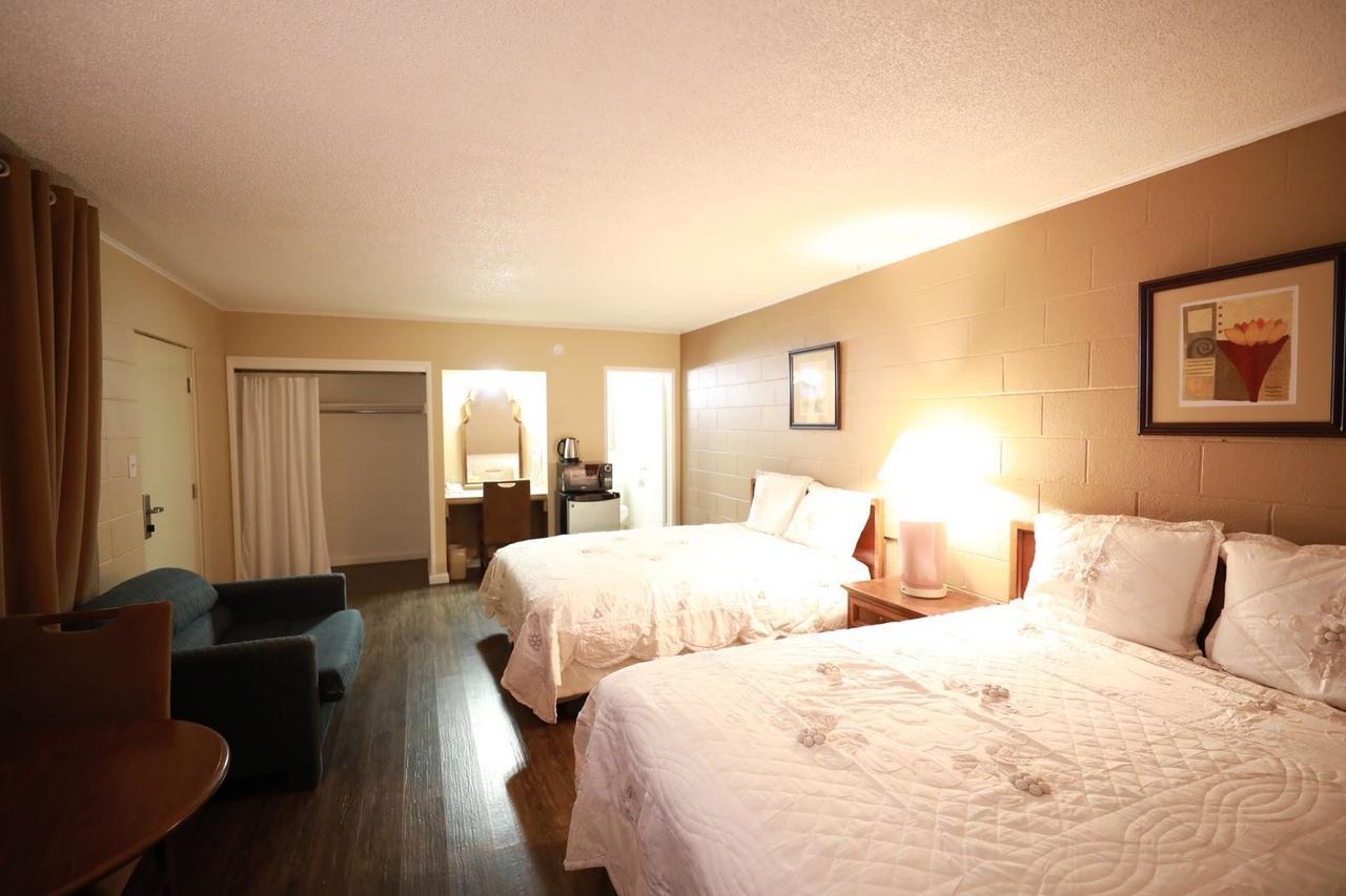 Royal Inn And Suites Hemet Buitenkant foto