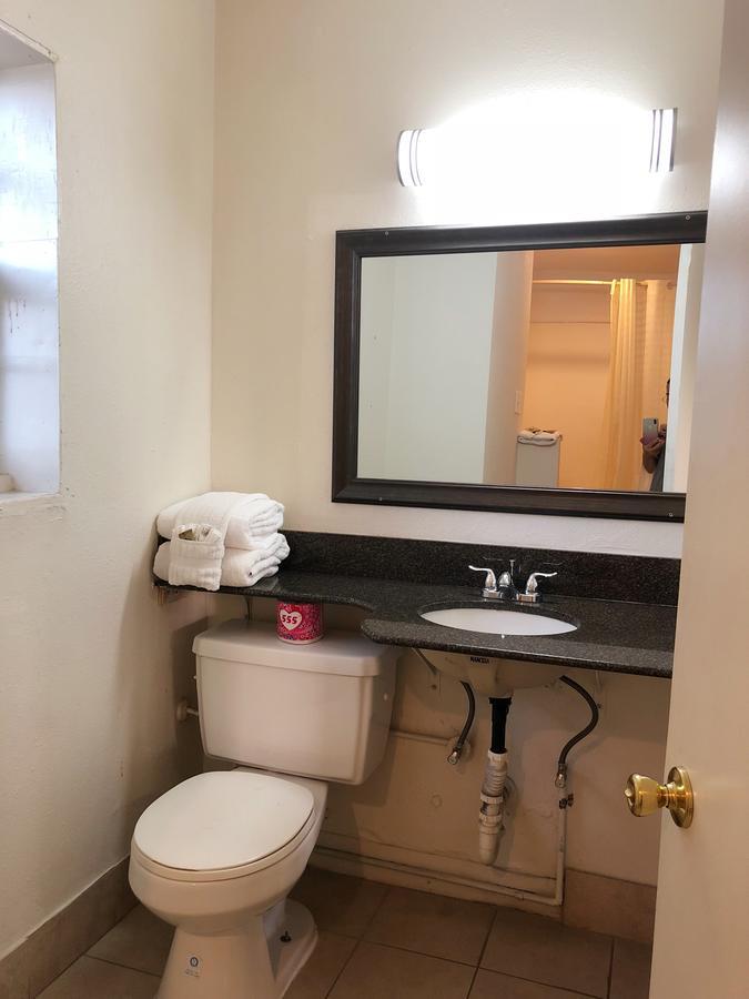 Royal Inn And Suites Hemet Buitenkant foto