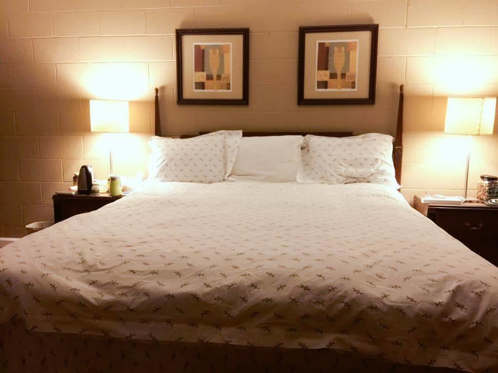 Royal Inn And Suites Hemet Buitenkant foto