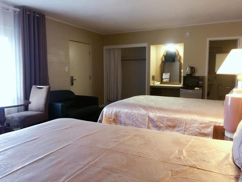 Royal Inn And Suites Hemet Buitenkant foto