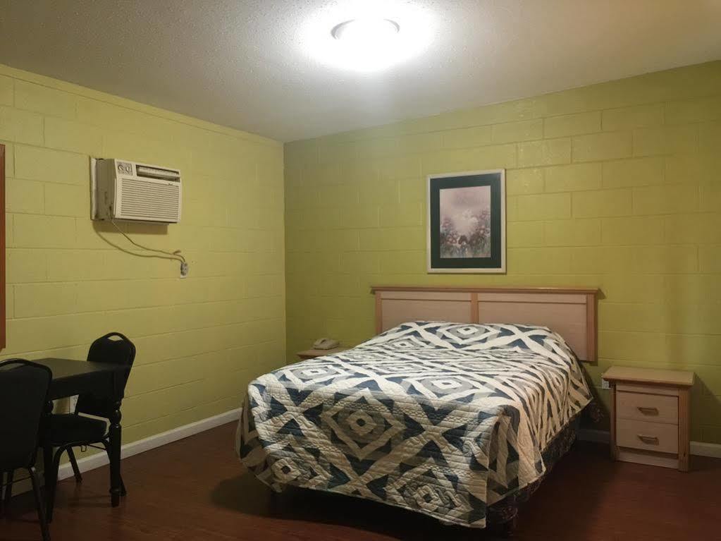 Royal Inn And Suites Hemet Buitenkant foto