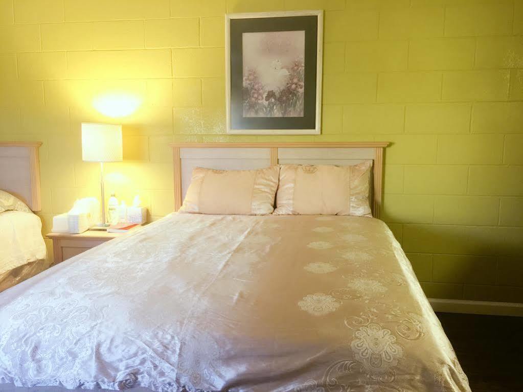 Royal Inn And Suites Hemet Buitenkant foto