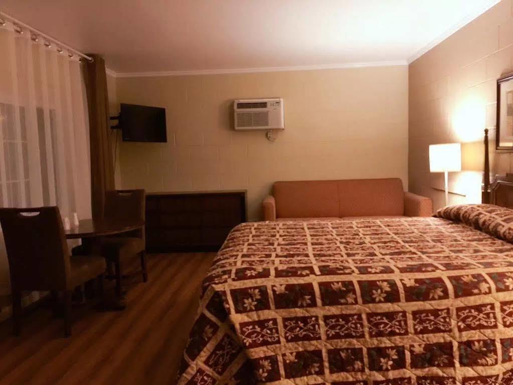 Royal Inn And Suites Hemet Buitenkant foto
