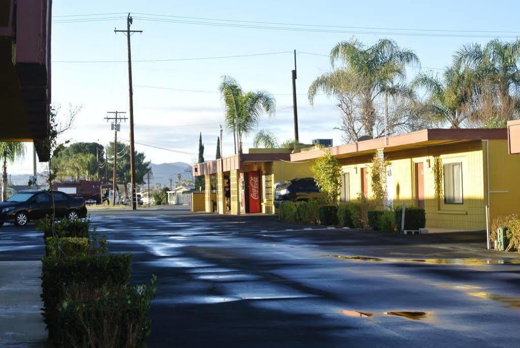 Royal Inn And Suites Hemet Buitenkant foto